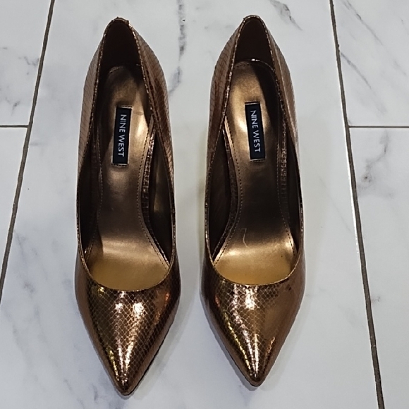 Elegant Bronze High Heels/ Brand New/ Size 8.5 - Picture 2 of 9